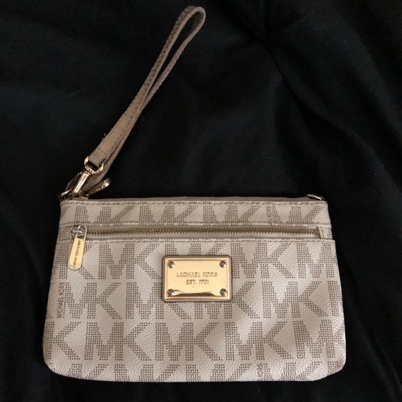Michael Kors Wristlet - Picture 1 of 5